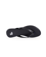 ladies flat black chappals 17040