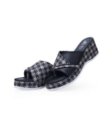 Ladies Heel Chappal 106836