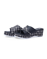 Ladies Heel Chappal 106836