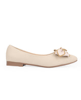Ladies beige shoes 27617